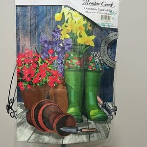 NWT cute garden flag!